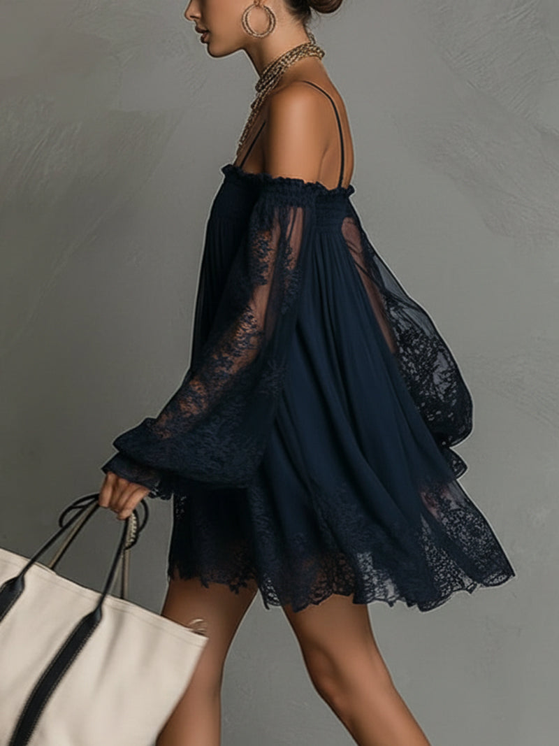 Noemi - Mini robe en bleu marine avec décolleté off-shoulder, finitions en dentelle et manches transparentes