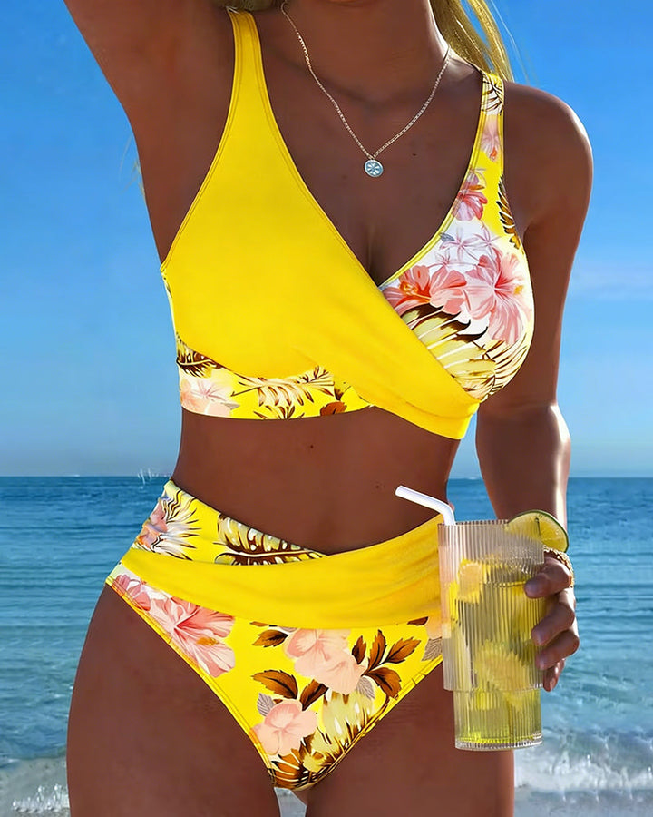 Bikini avec motif floral contrasté et fente