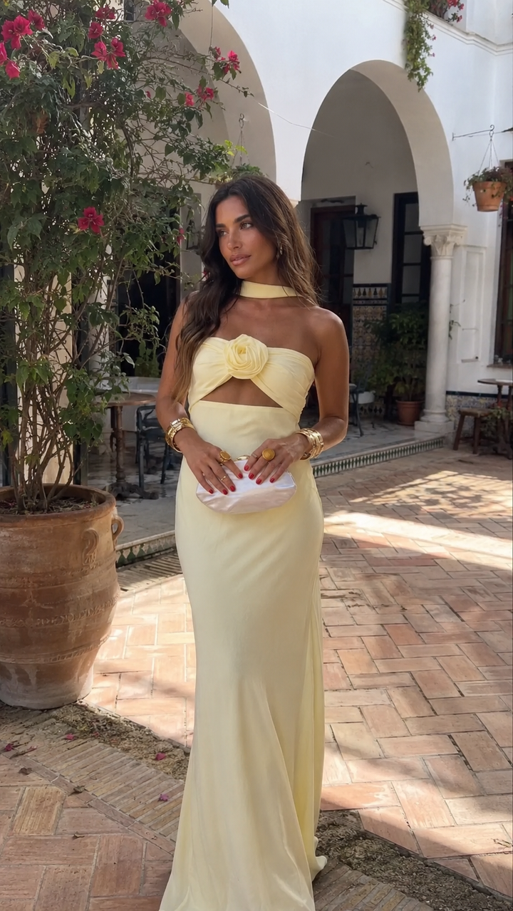 Robe jaune pastel avec imprimé floral