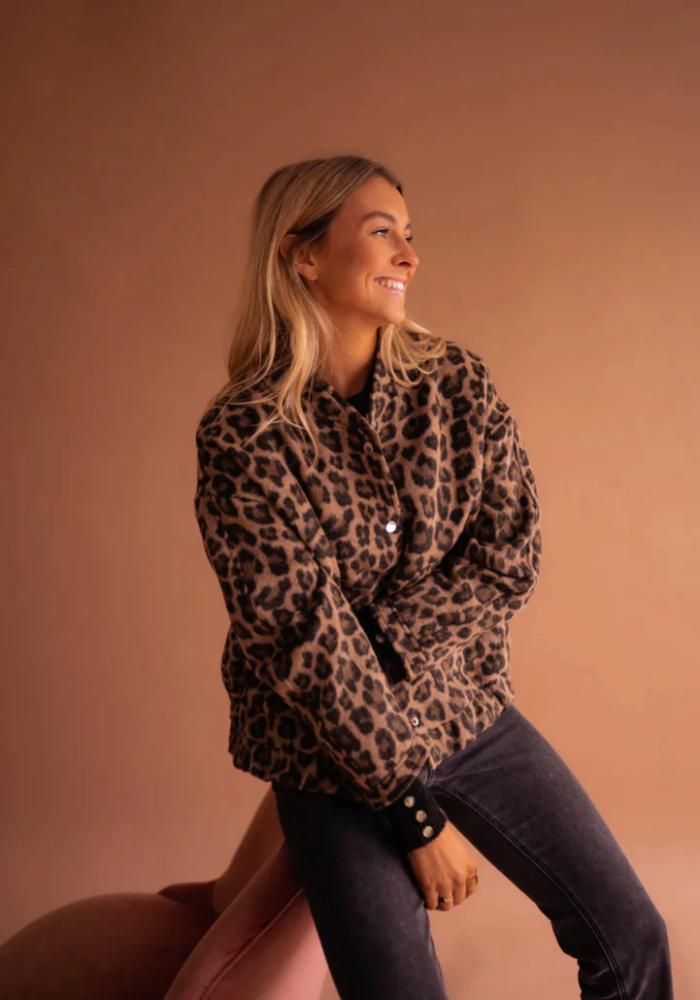 Leona™ | Veste bomber léopard avec une touche de style