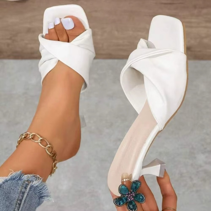 Maelira | Pantoufles avec des brides torsadées et un talon