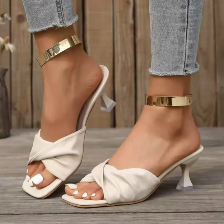 Maelira | Pantoufles avec des brides torsadées et un talon
