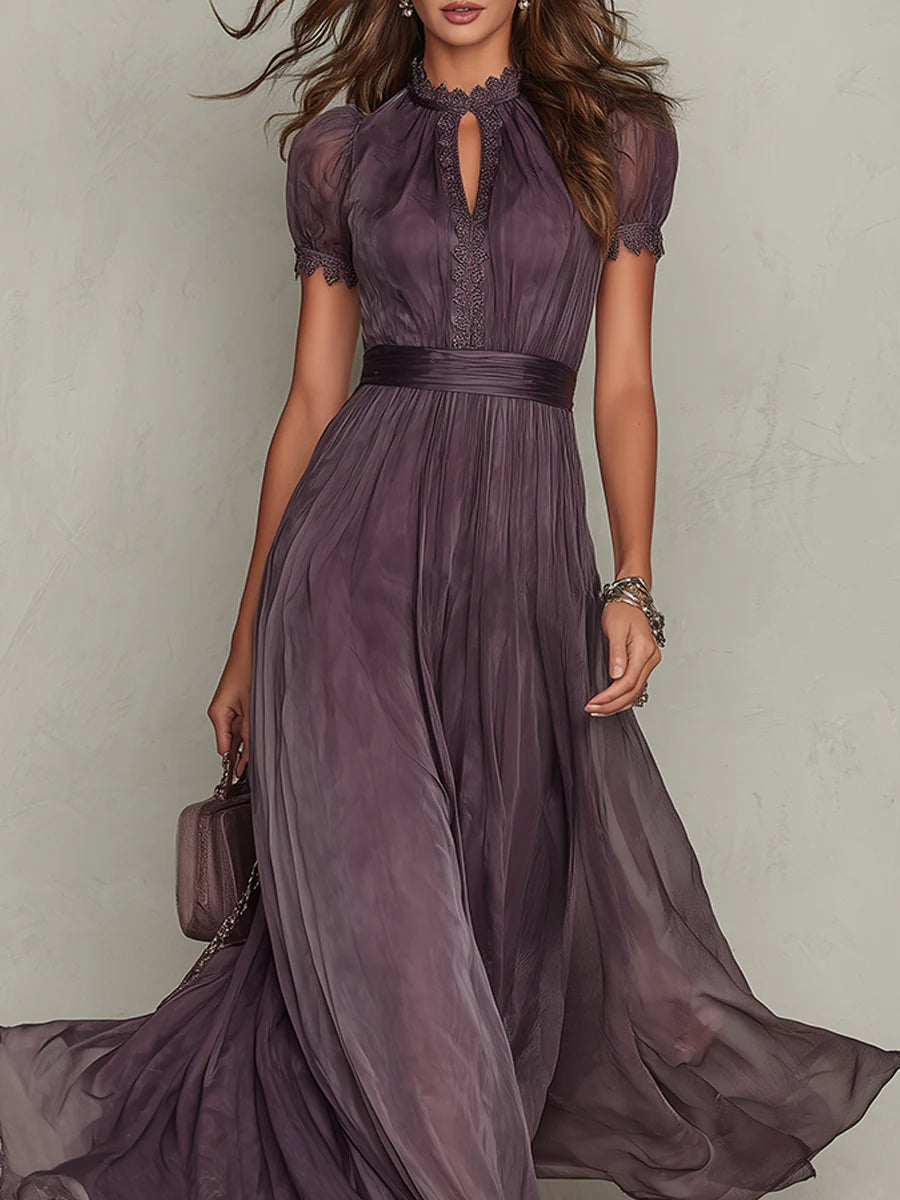 Flavia - Longue robe violette avec décolleté keyhole, bord en dentelle chiffon