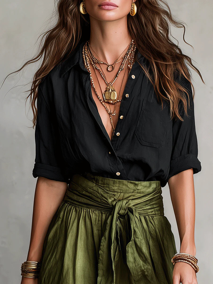 Vera – Ensemble de deux pièces : chemise noire et jupe midi vert olive