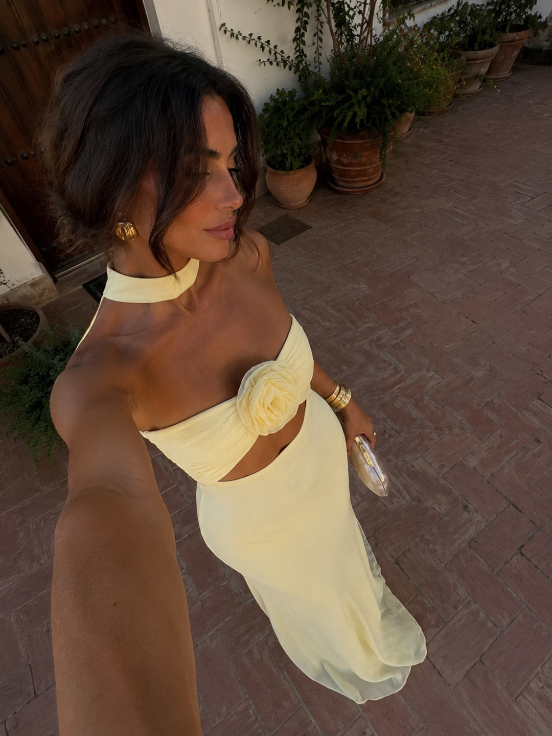 Robe jaune pastel avec imprimé floral