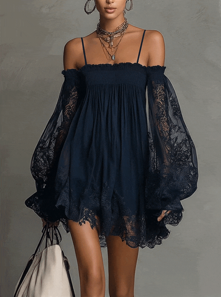 Noemi - Mini robe en bleu marine avec décolleté off-shoulder, finitions en dentelle et manches transparentes